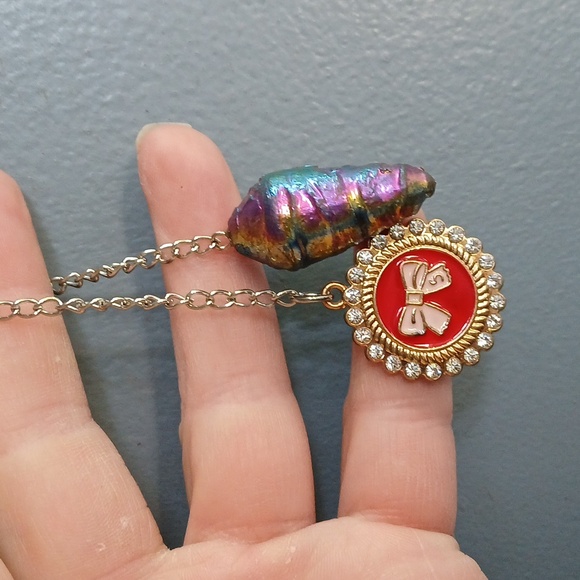 New Titanium Crystal Agate Druzy Quartz Geode Pendulum Bow Tie Pendant. - Picture 1 of 7